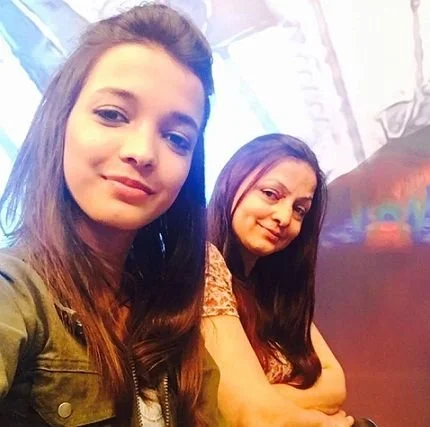 Barbie-Rajput-with-her-mother-1