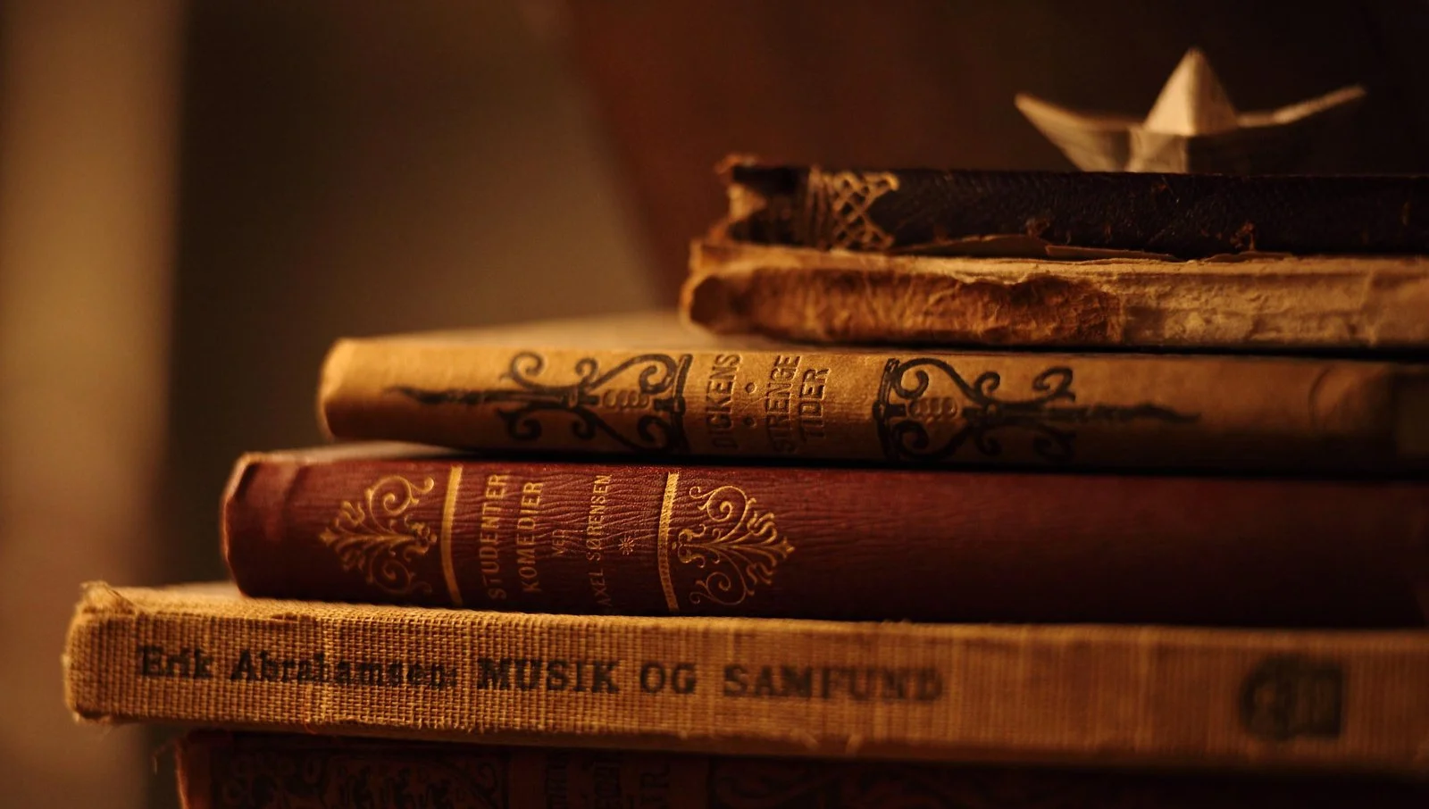 Amazing-Old-Book-Desktop-Wallpapers